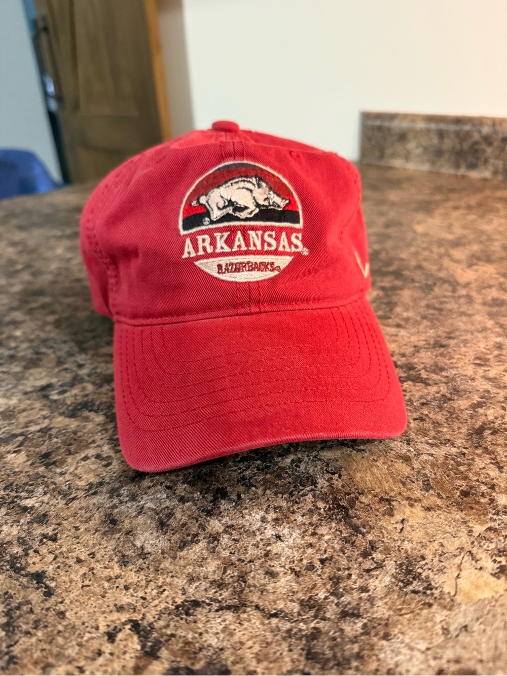 Arkansas Razorbacks Red Baseball Cap - Unbranded - Picture 1 of 3